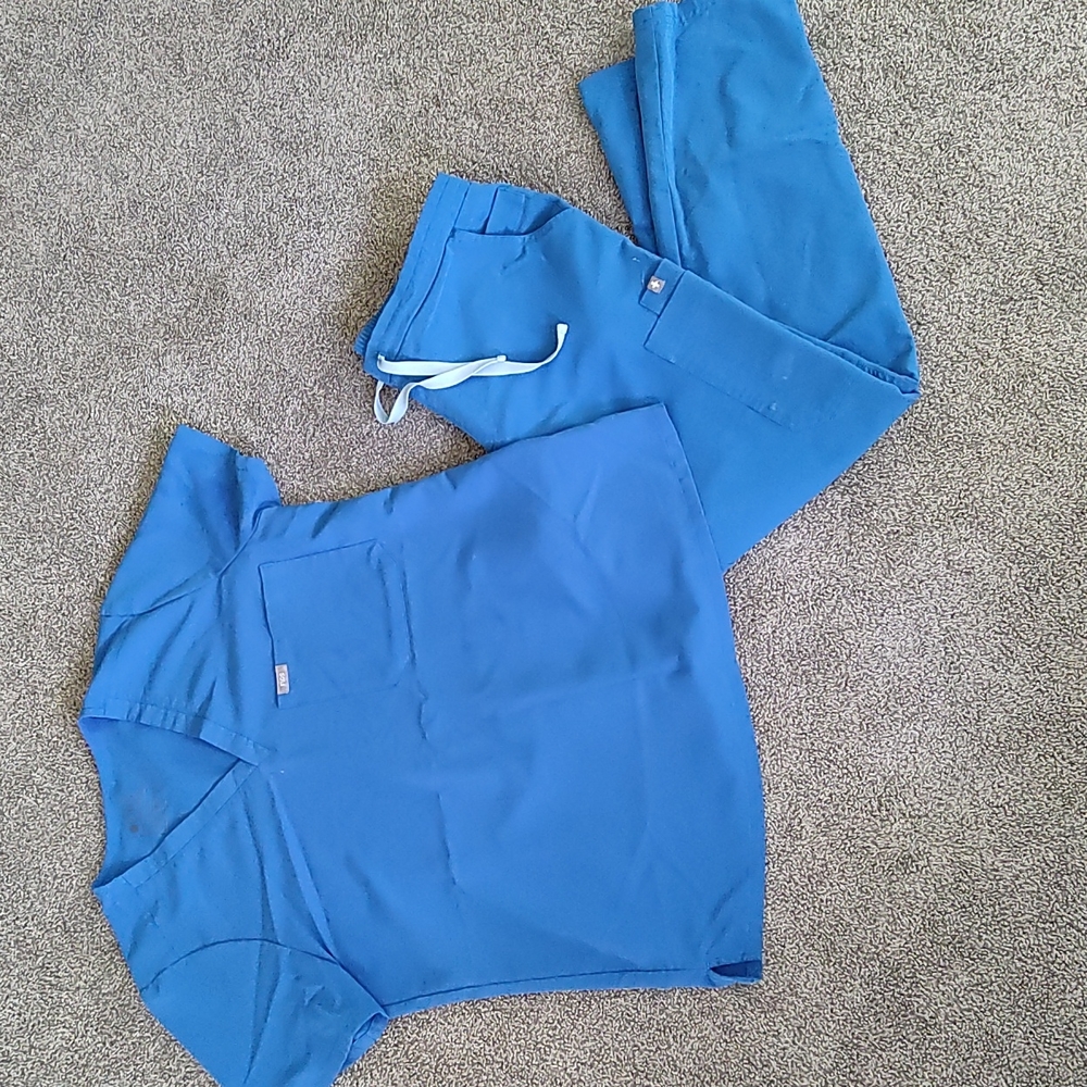 Figs Yola pant and scrub shirt set